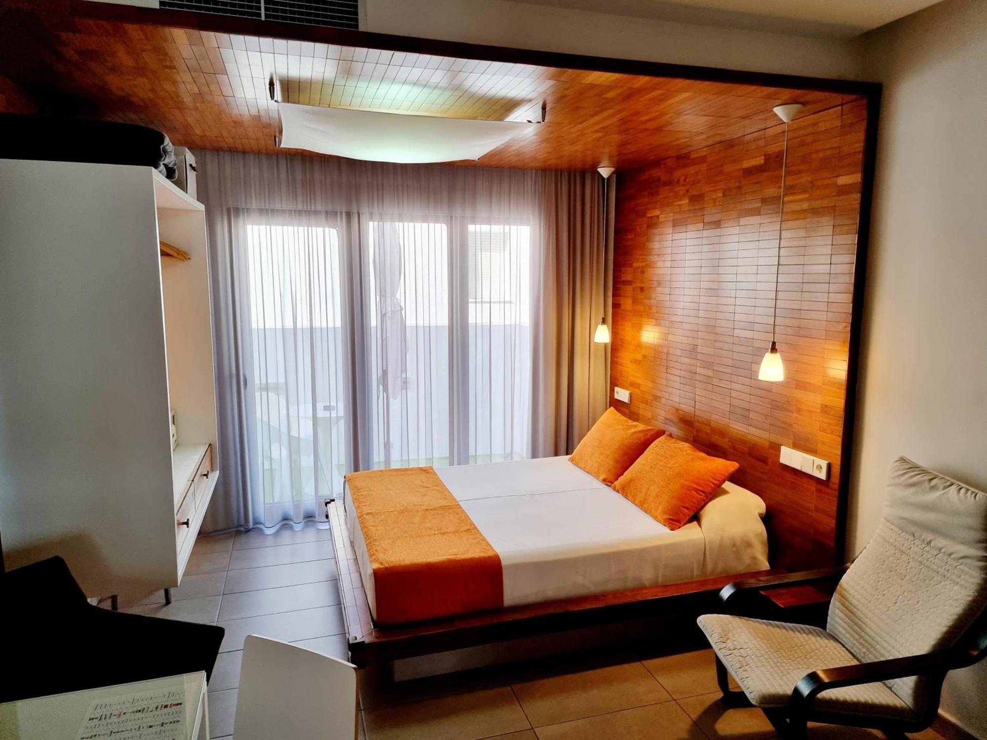 Apartamentos El Arrecife Коніль-де-ла-Фронтера Екстер'єр фото